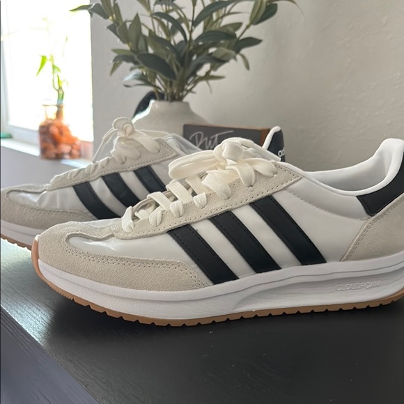 Adidas White and Black Retro Sneakers - Picture 5 of 9